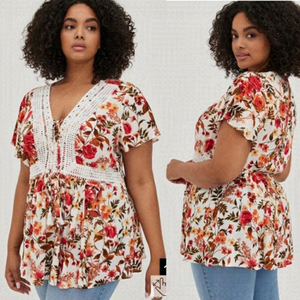Torrid 6x Babydoll Crinkle Gauze Crochet Inset Lace-Up Top